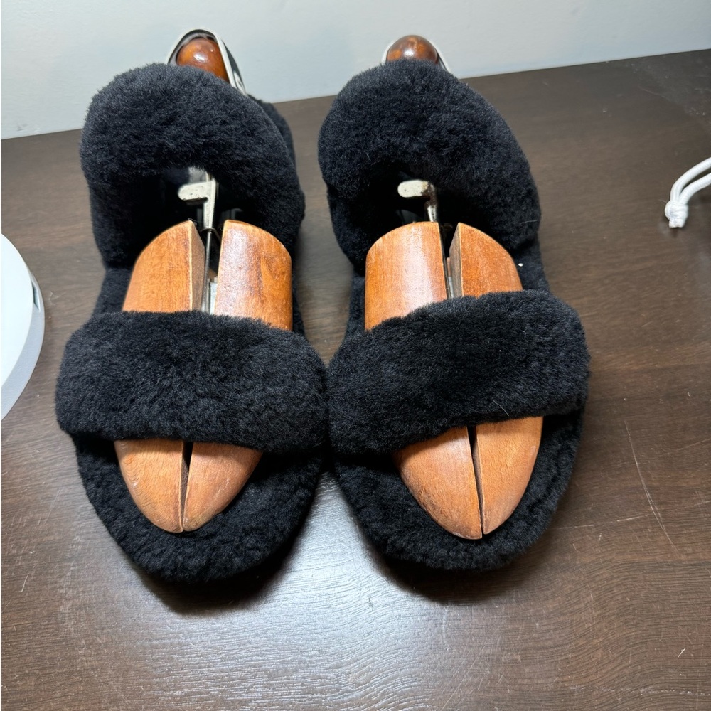 UGG Womens Black Fluff‎ Yeah Sandal Slipper Faux Fur Furry Slingback Size 8 - Picture 2 of 5